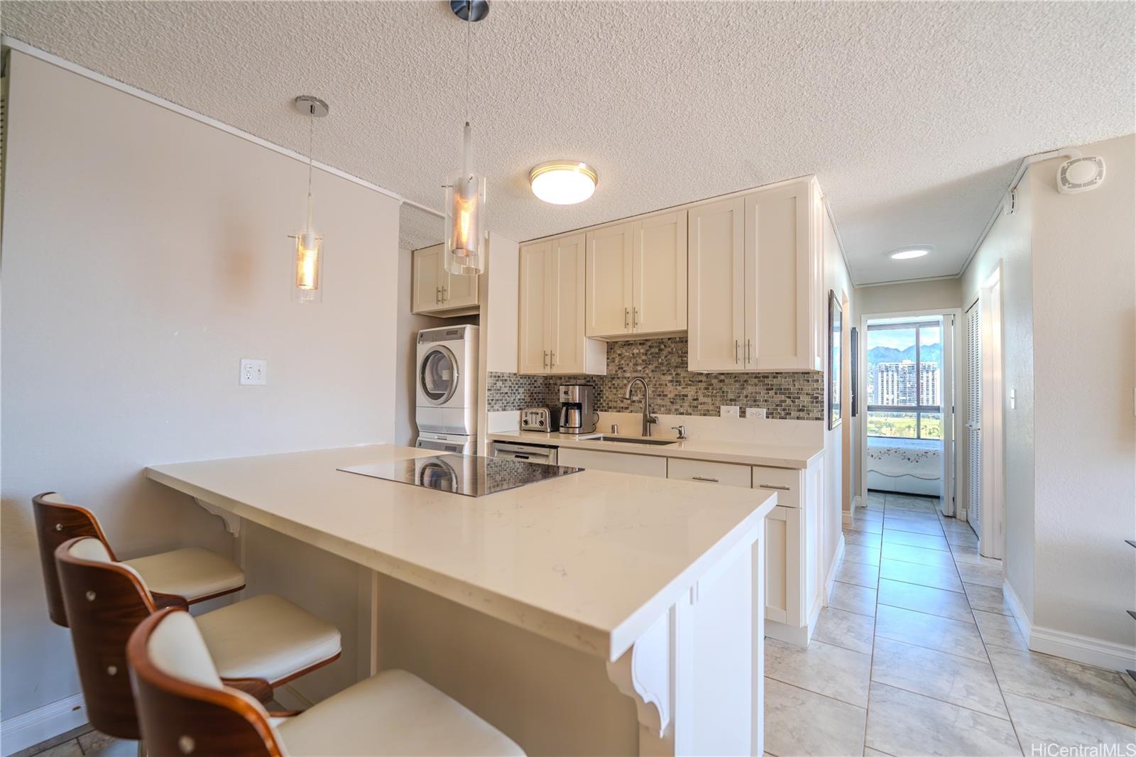 Monte Vista condo # 1103, Honolulu, Hawaii - photo 2 of 14