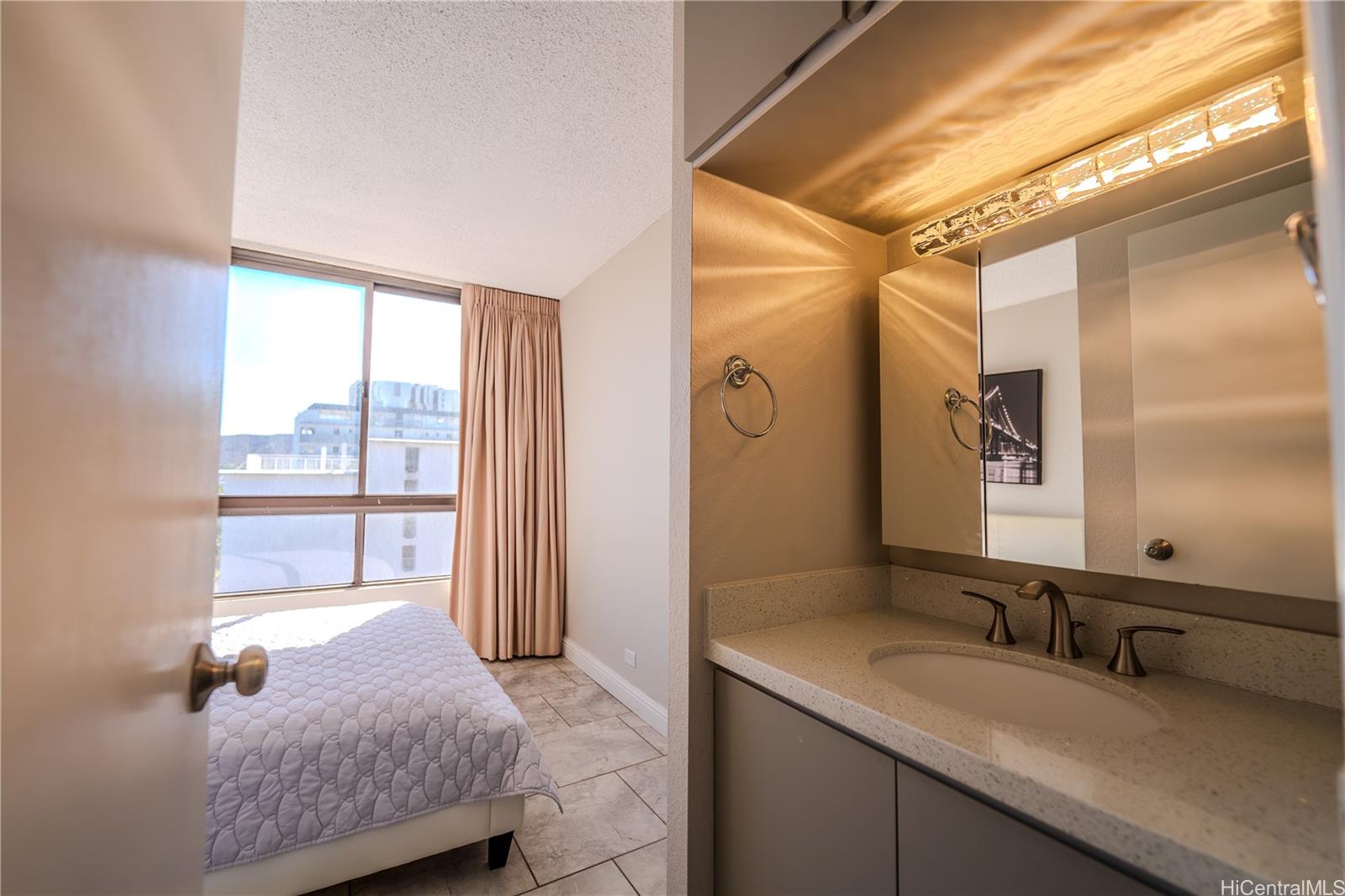 Monte Vista condo # 1103, Honolulu, Hawaii - photo 9 of 14