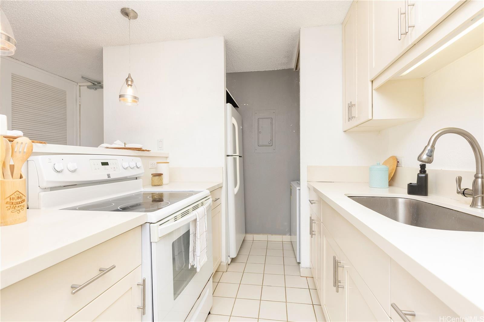 Monte Vista condo # 1105, Honolulu, Hawaii - photo 9 of 25