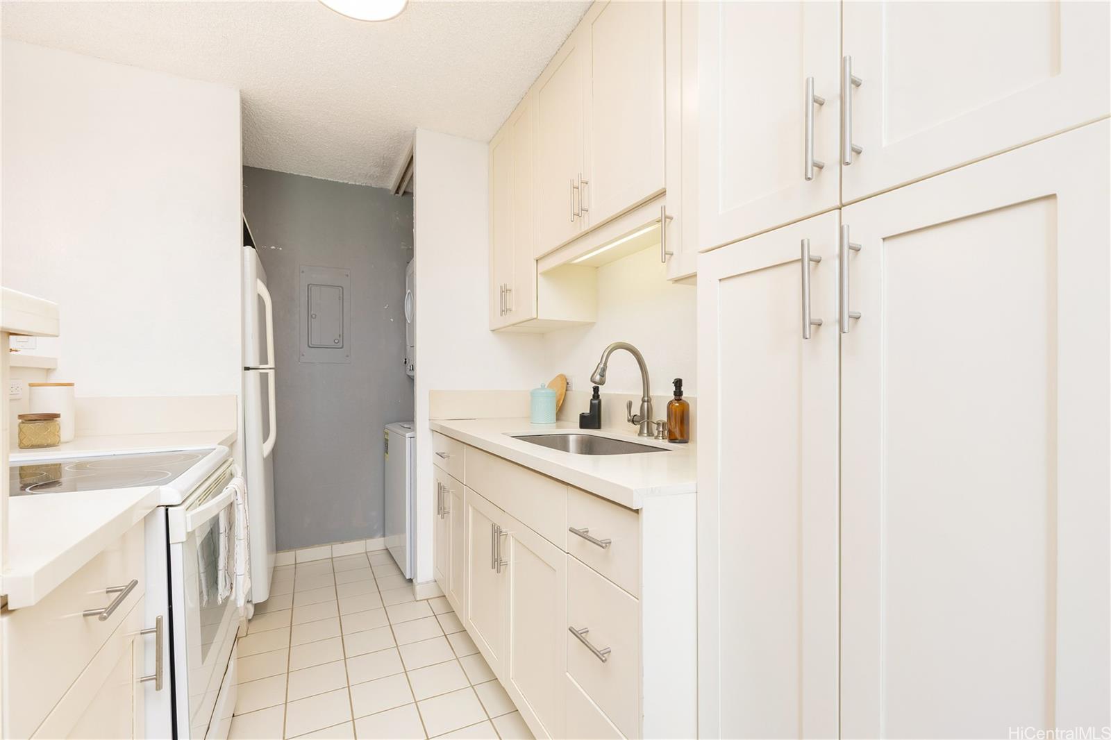 Monte Vista condo # 1105, Honolulu, Hawaii - photo 8 of 25