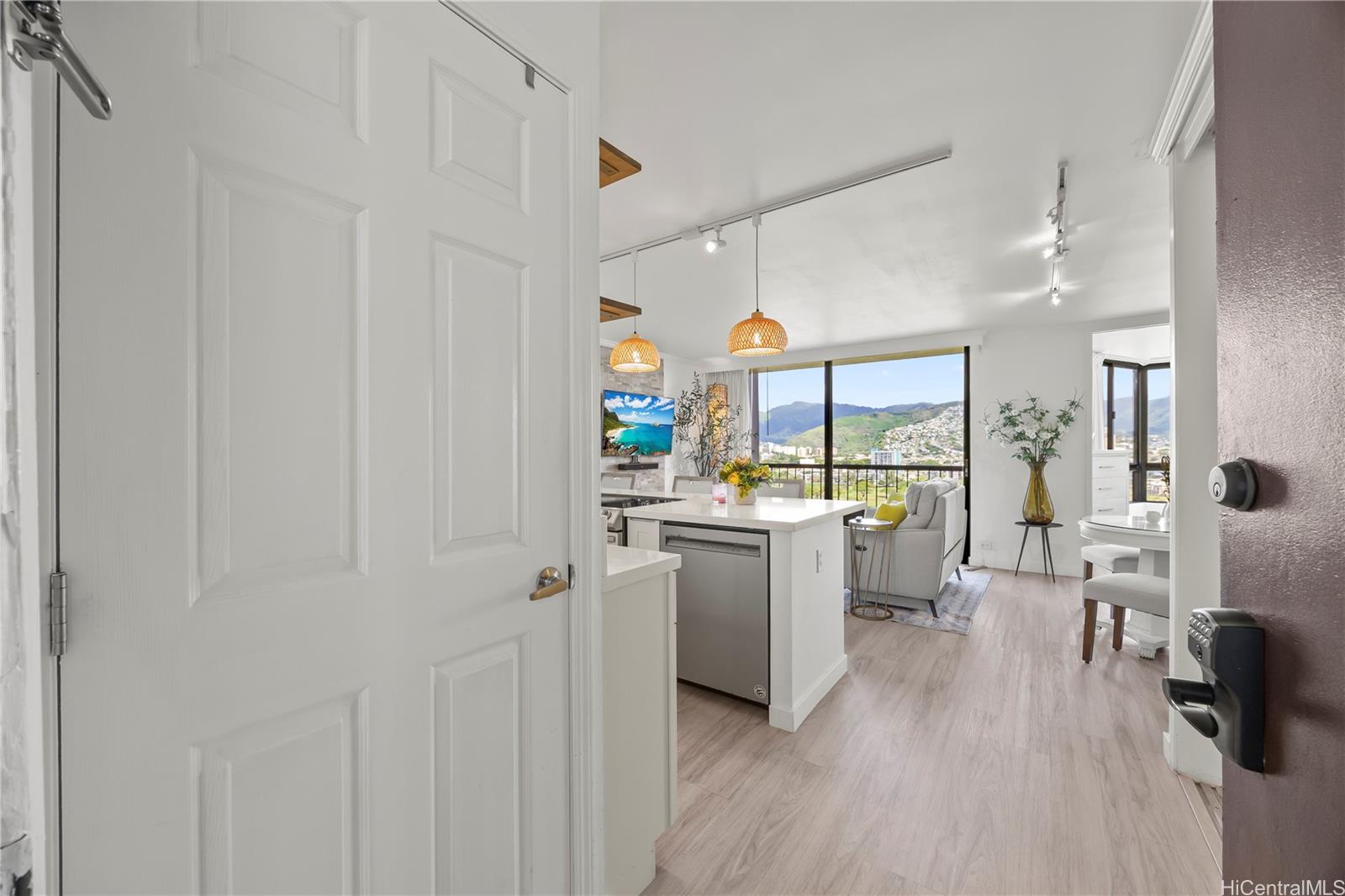 Monte Vista condo # 1905, Honolulu, Hawaii - photo 2 of 24