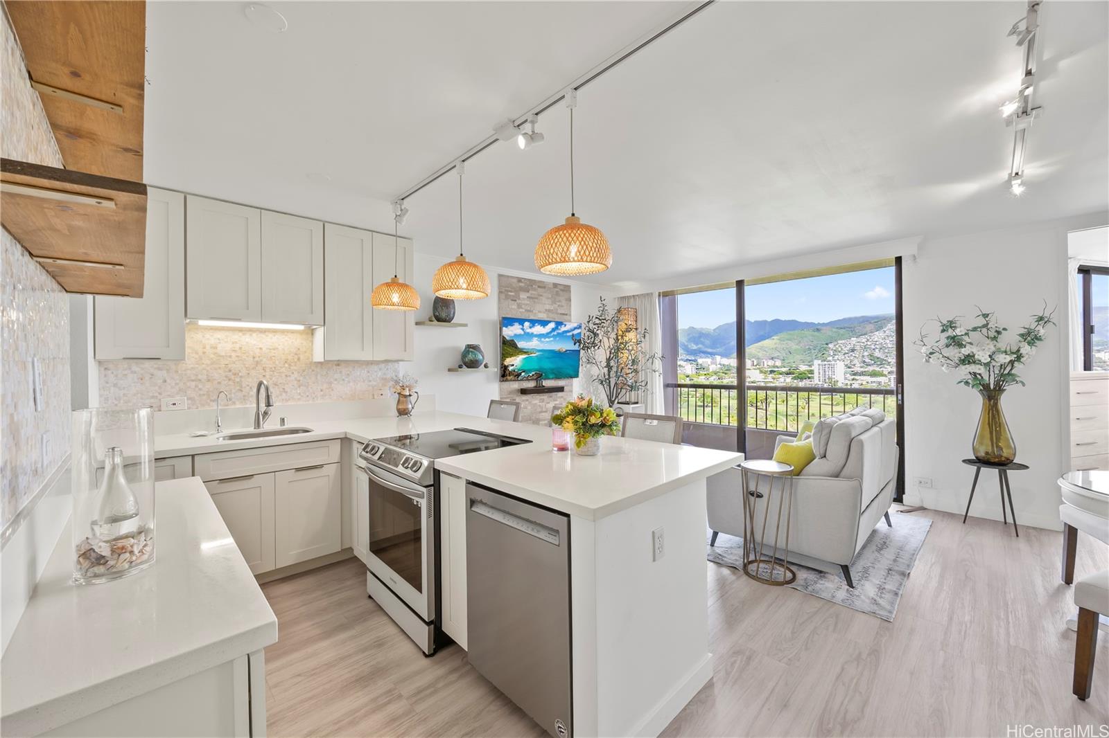 Monte Vista condo # 1905, Honolulu, Hawaii - photo 3 of 24