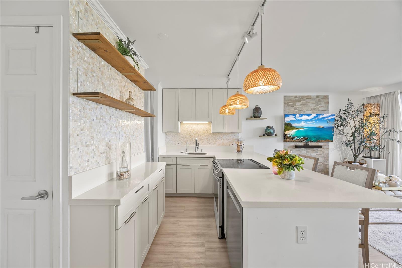 Monte Vista condo # 1905, Honolulu, Hawaii - photo 4 of 24