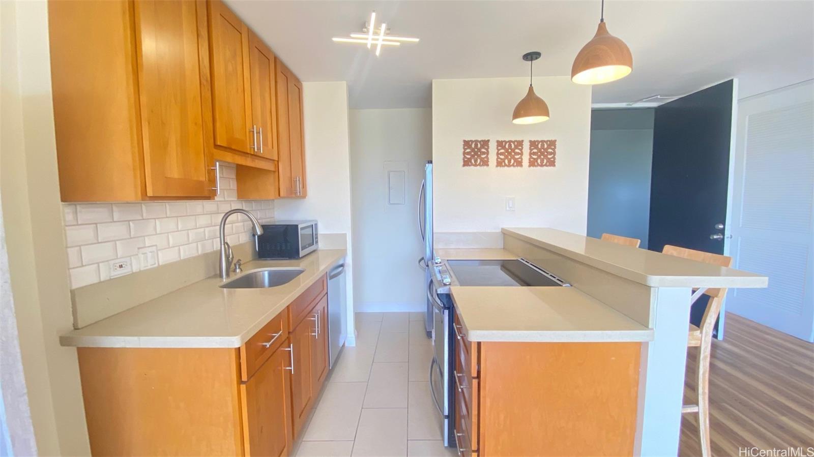 320 Liliuokalani Ave Honolulu - Rental - photo 2 of 16