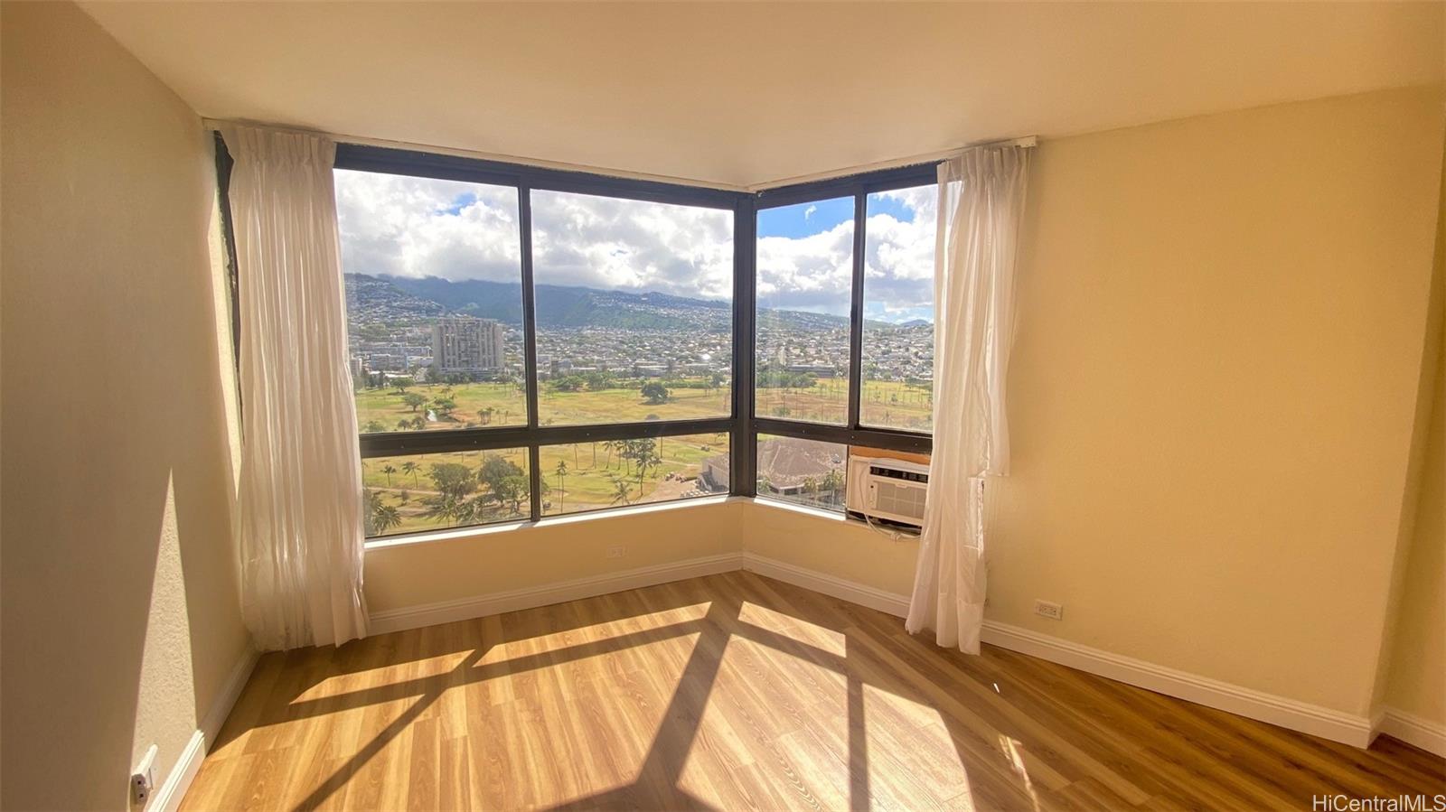 320 Liliuokalani Ave Honolulu - Rental - photo 11 of 16