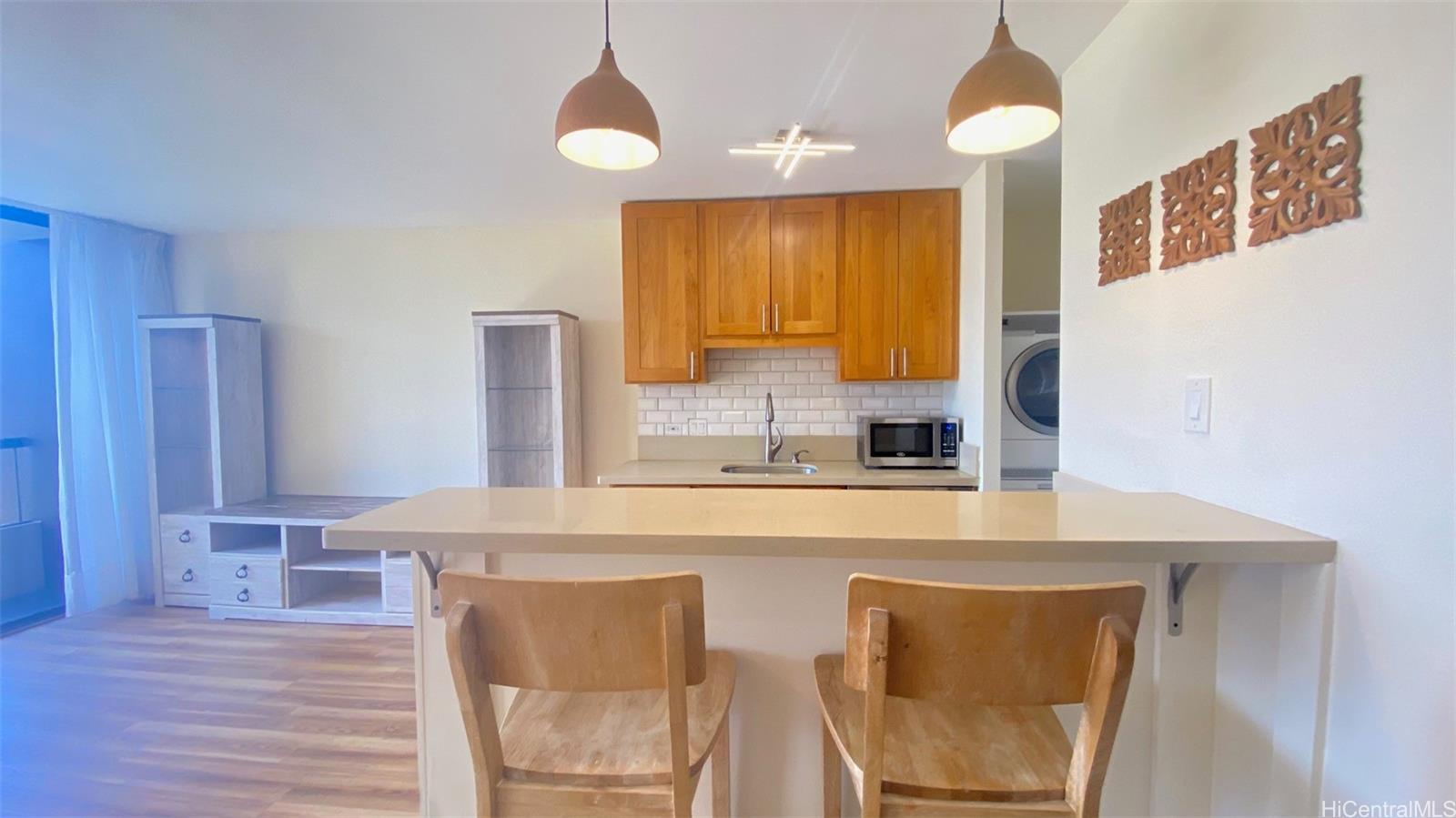 320 Liliuokalani Ave Honolulu - Rental - photo 3 of 16