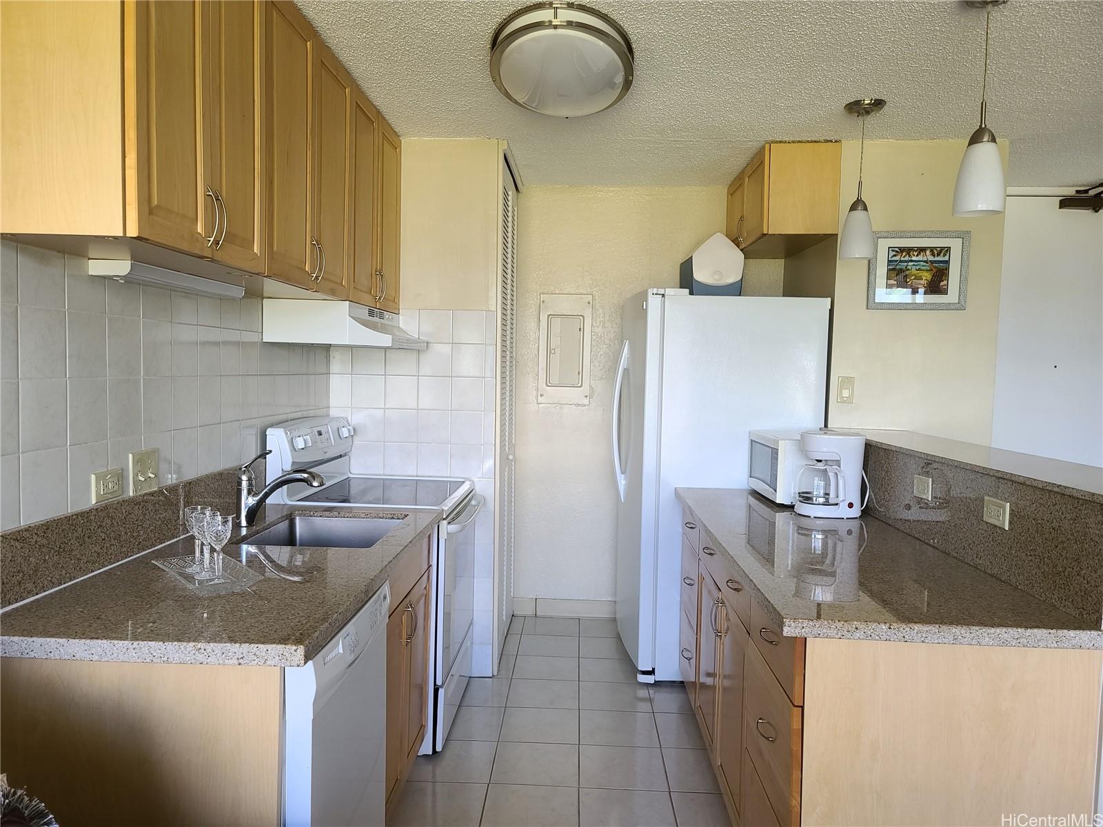 320 Liliuokalani Ave Honolulu - Rental - photo 15 of 25