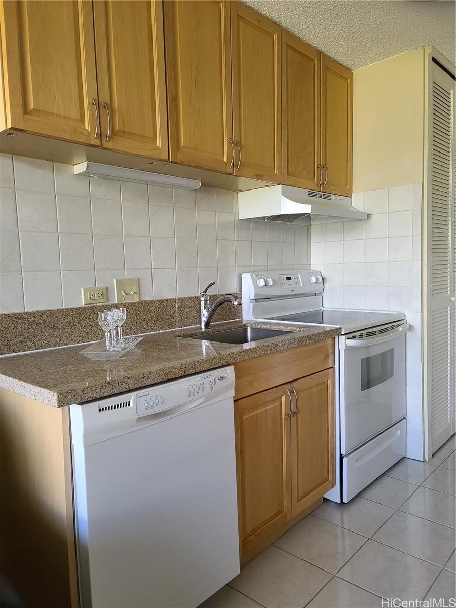 320 Liliuokalani Ave Honolulu - Rental - photo 17 of 25