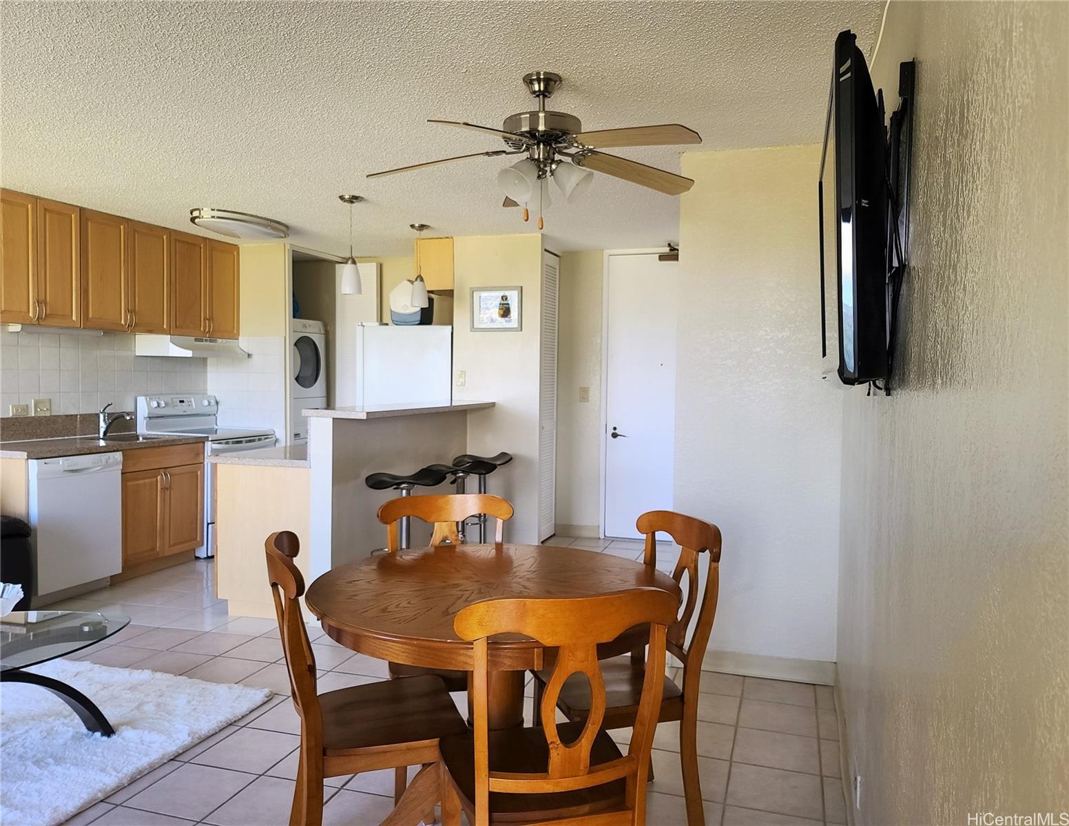 320 Liliuokalani Ave Honolulu - Rental - photo 8 of 25