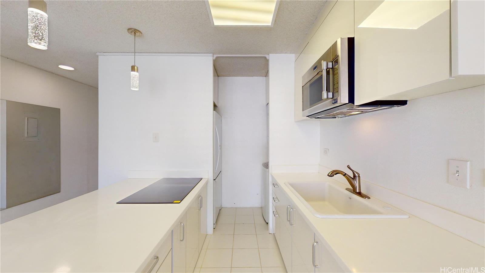 320 Liliuokalani Ave Honolulu - Rental - photo 3 of 25