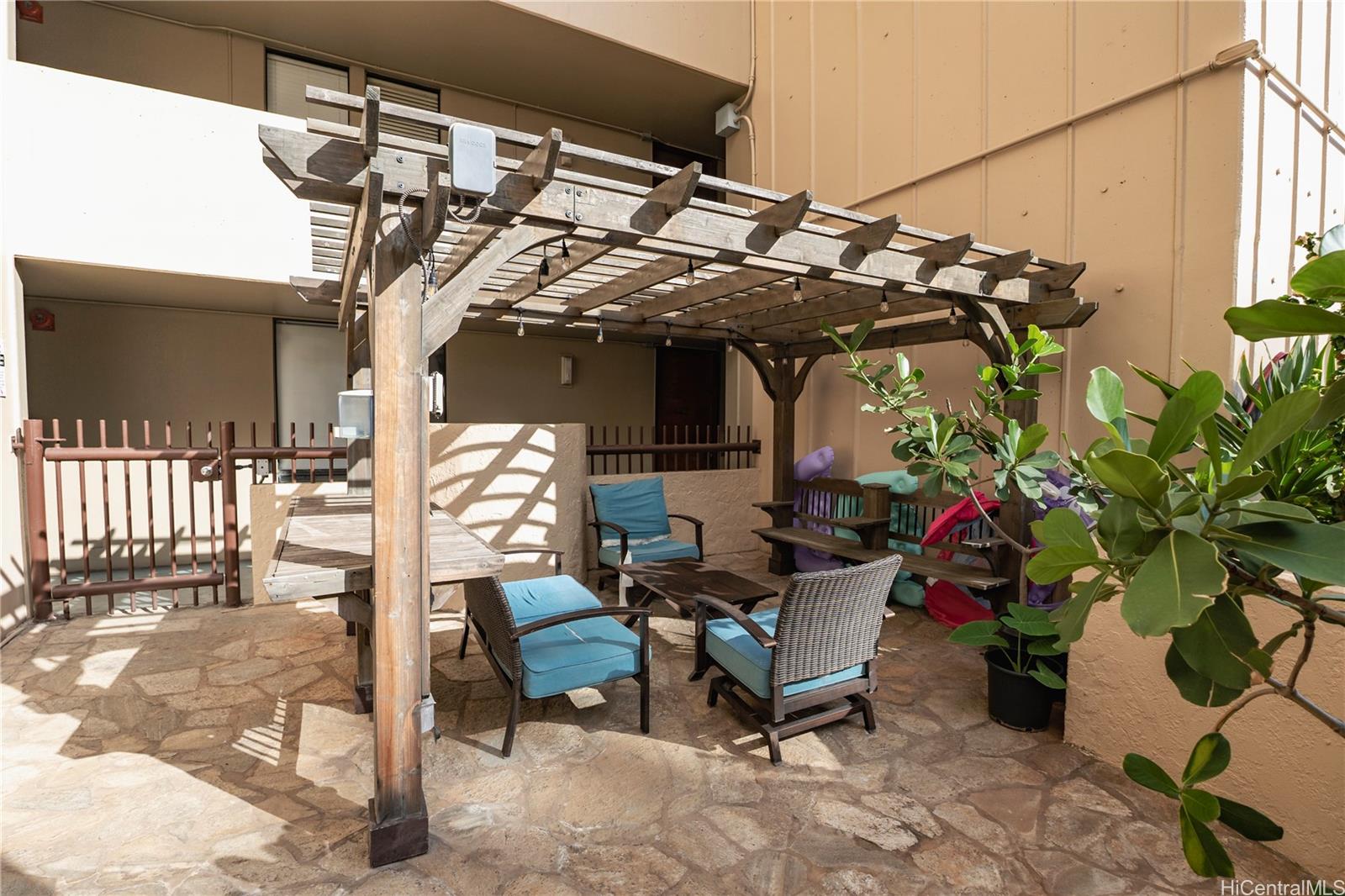 320 Liliuokalani Ave Honolulu - Rental - photo 22 of 25