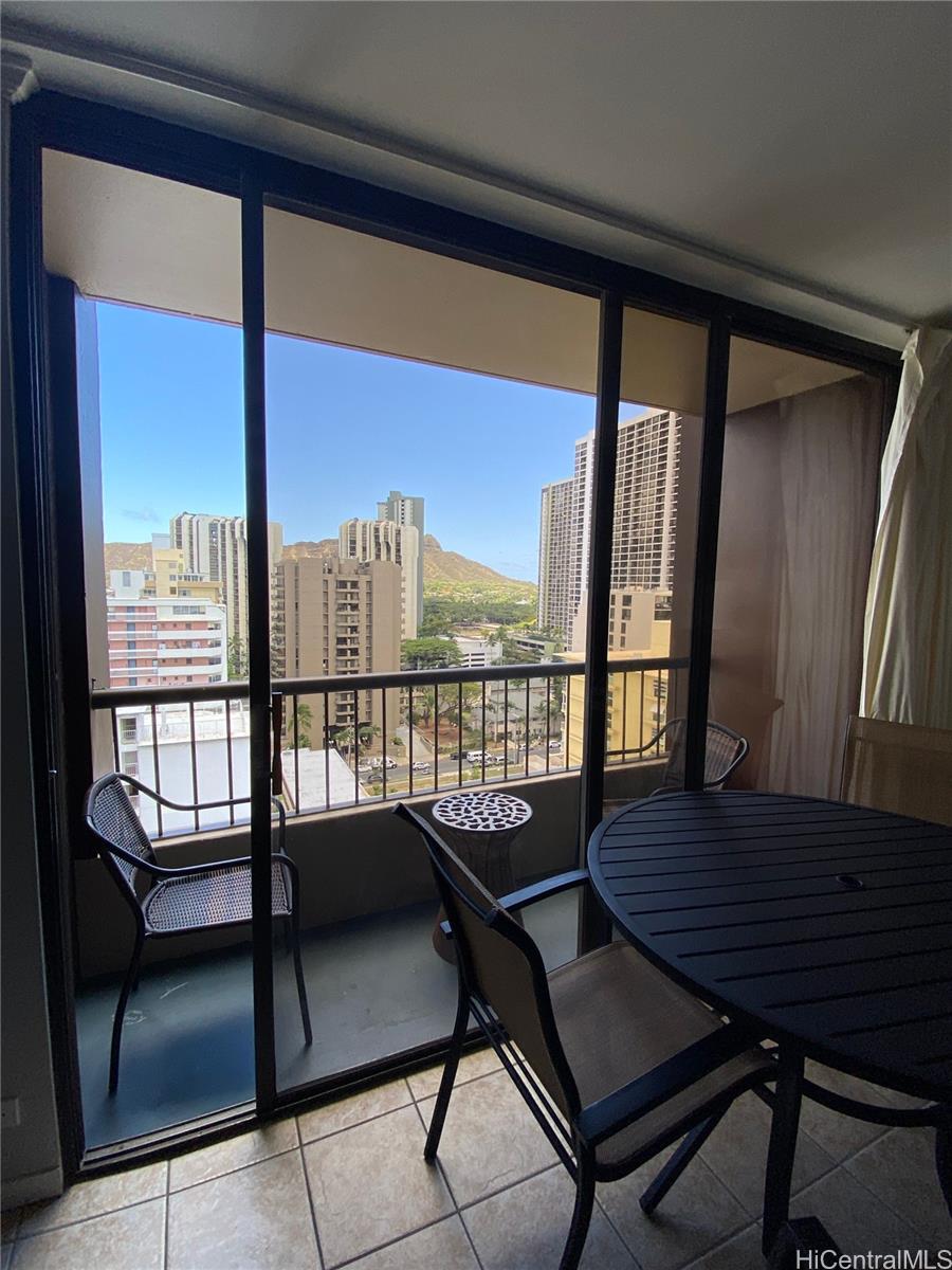 320 Liliuokalani Ave Honolulu - Rental - photo 4 of 8