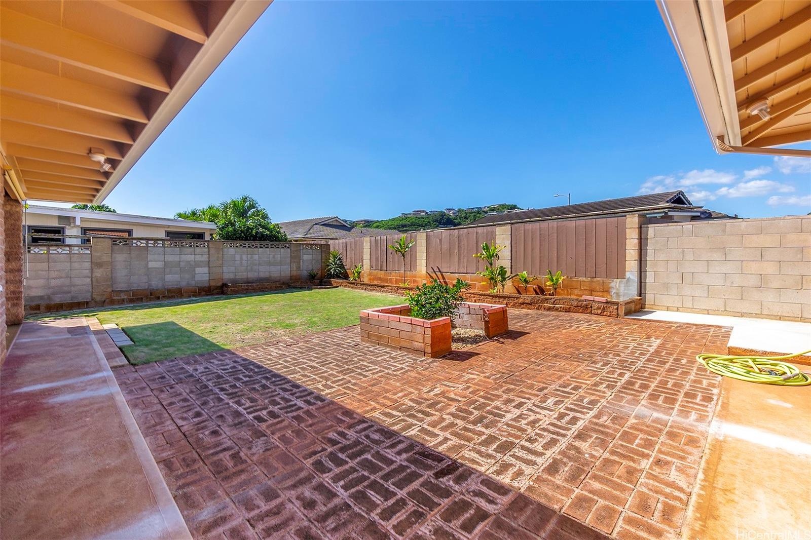 3209  Ala Laulani Street Salt Lake, Honolulu home - photo 2 of 25