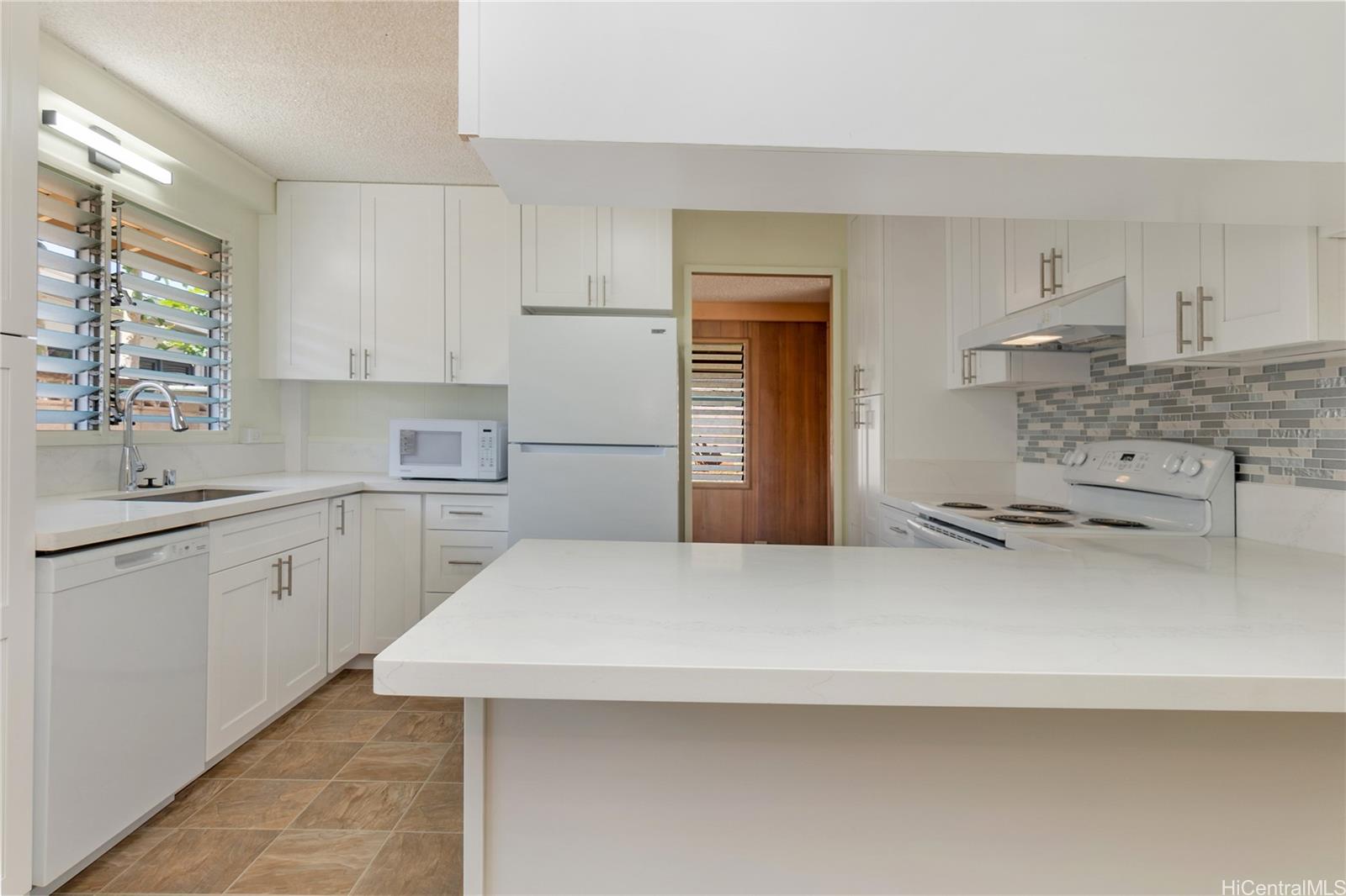 3209  Ala Laulani Street Salt Lake, Honolulu home - photo 13 of 25