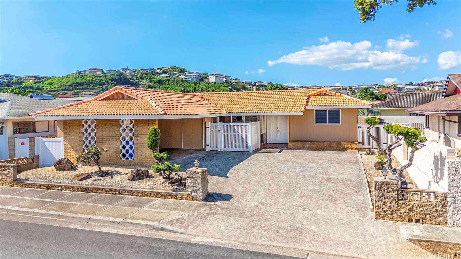 3209  Ala Laulani Street Salt Lake, Honolulu home - photo 23 of 25