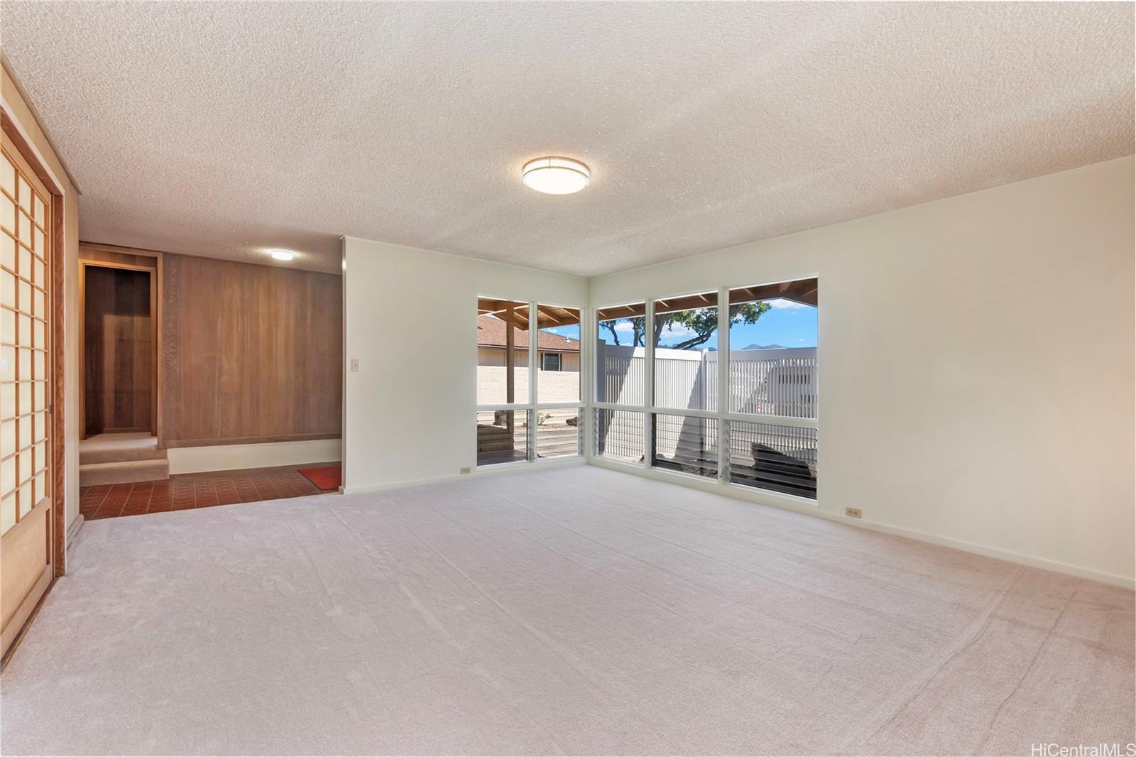 3209  Ala Laulani Street Salt Lake, Honolulu home - photo 4 of 25