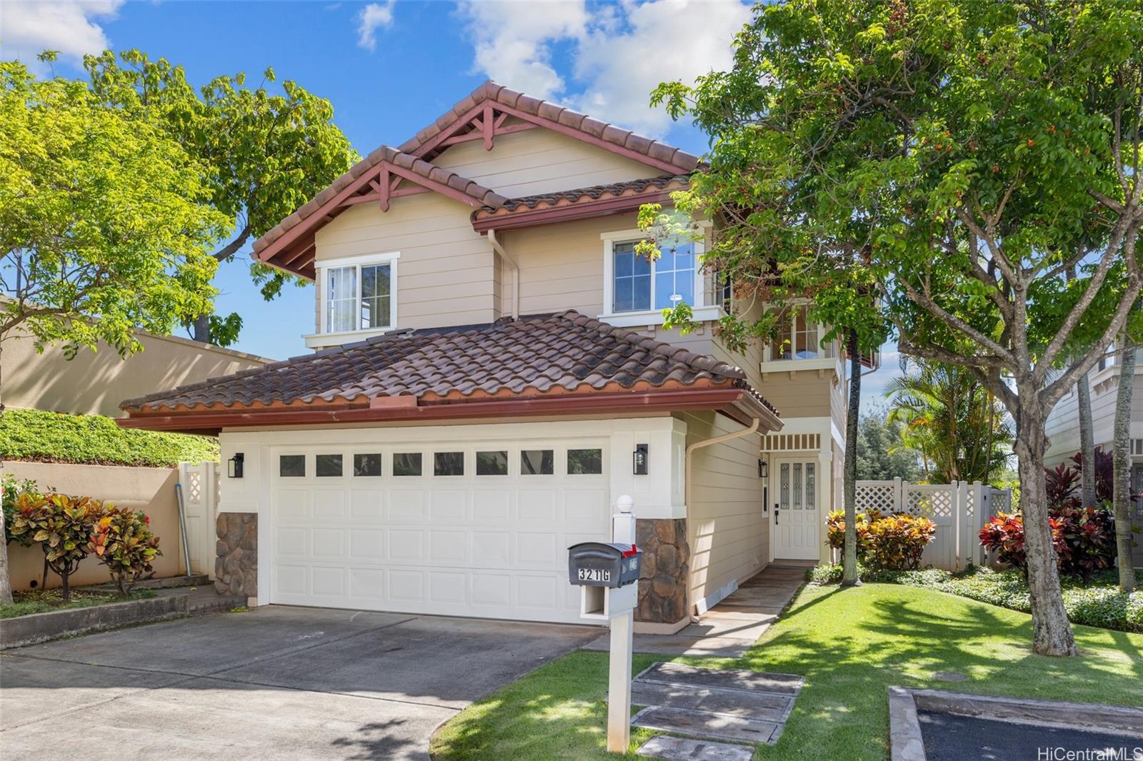 321  Ainahou Street Marina West, Hawaii Kai home - photo 3 of 24