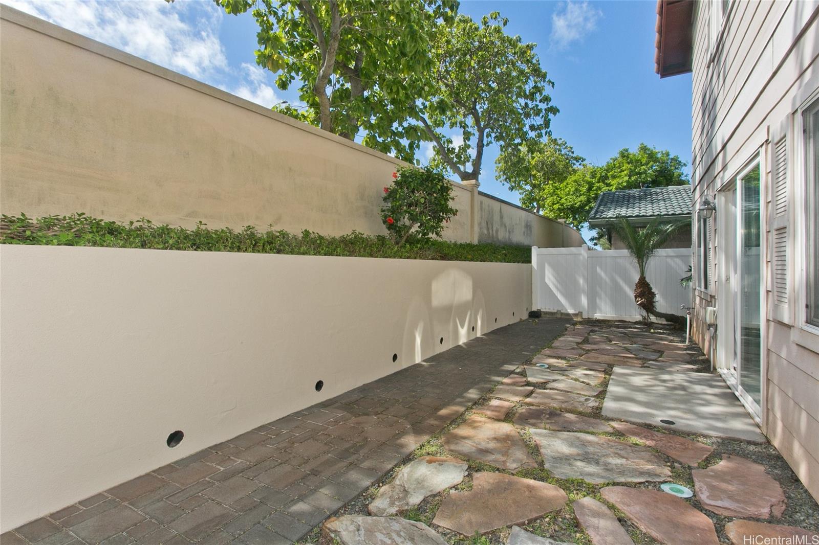 321  Ainahou St Marina West, Hawaii Kai home - photo 18 of 22