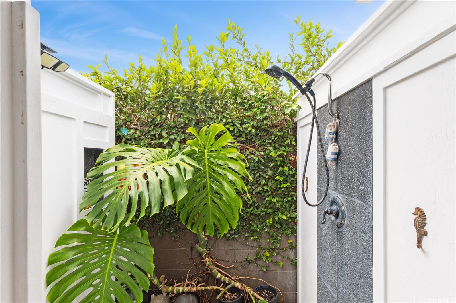 321  Kealahou Place Coconut Grove, Kailua home - photo 19 of 25