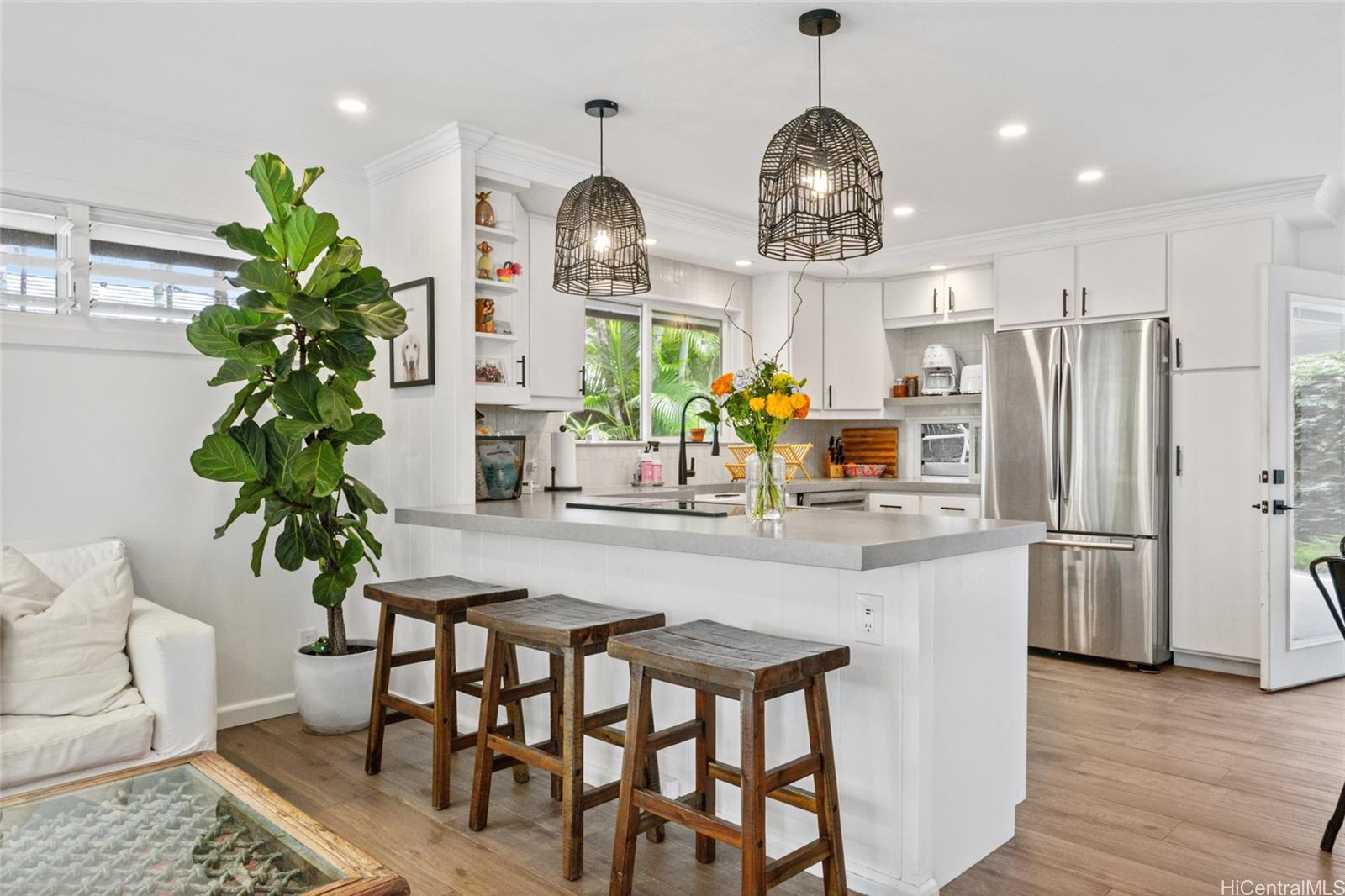 321  Kealahou Place Coconut Grove, Kailua home - photo 4 of 25