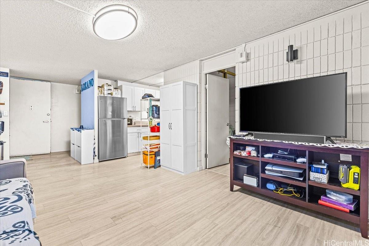 Sunset Lakeview condo # A102, Honolulu, Hawaii - photo 4 of 25