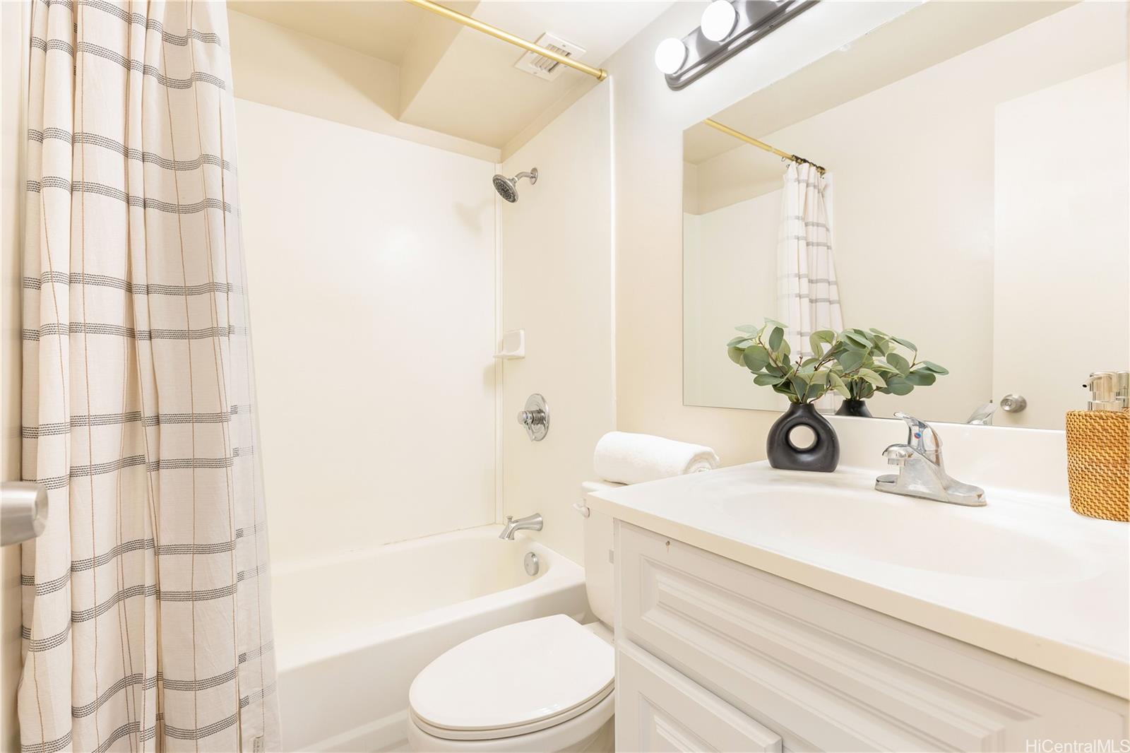 Sunset Lakeview condo # A202, Honolulu, Hawaii - photo 11 of 24