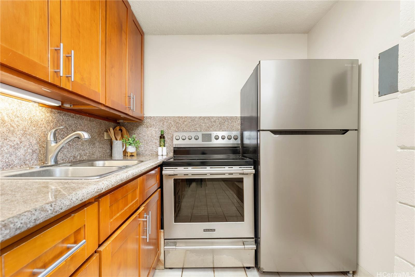 Sunset Lakeview condo # A202, Honolulu, Hawaii - photo 9 of 24