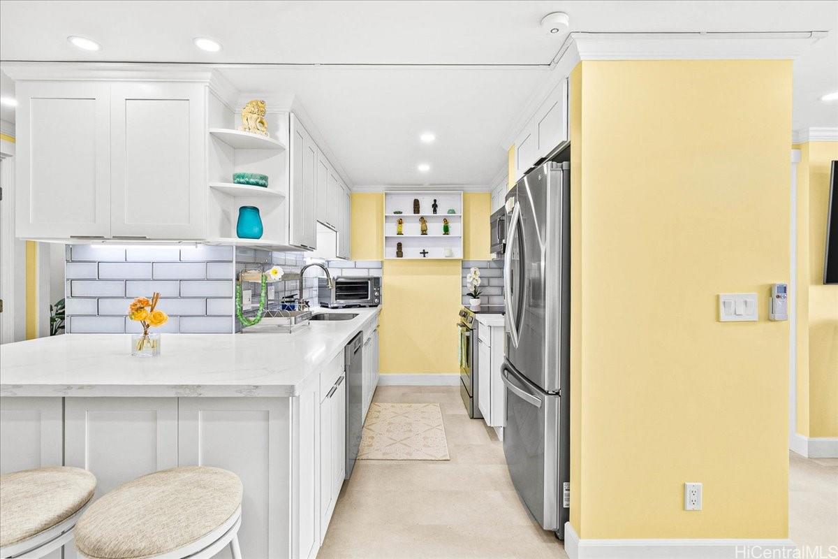 Sunset Lakeview condo # A/PH2, Honolulu, Hawaii - photo 3 of 25