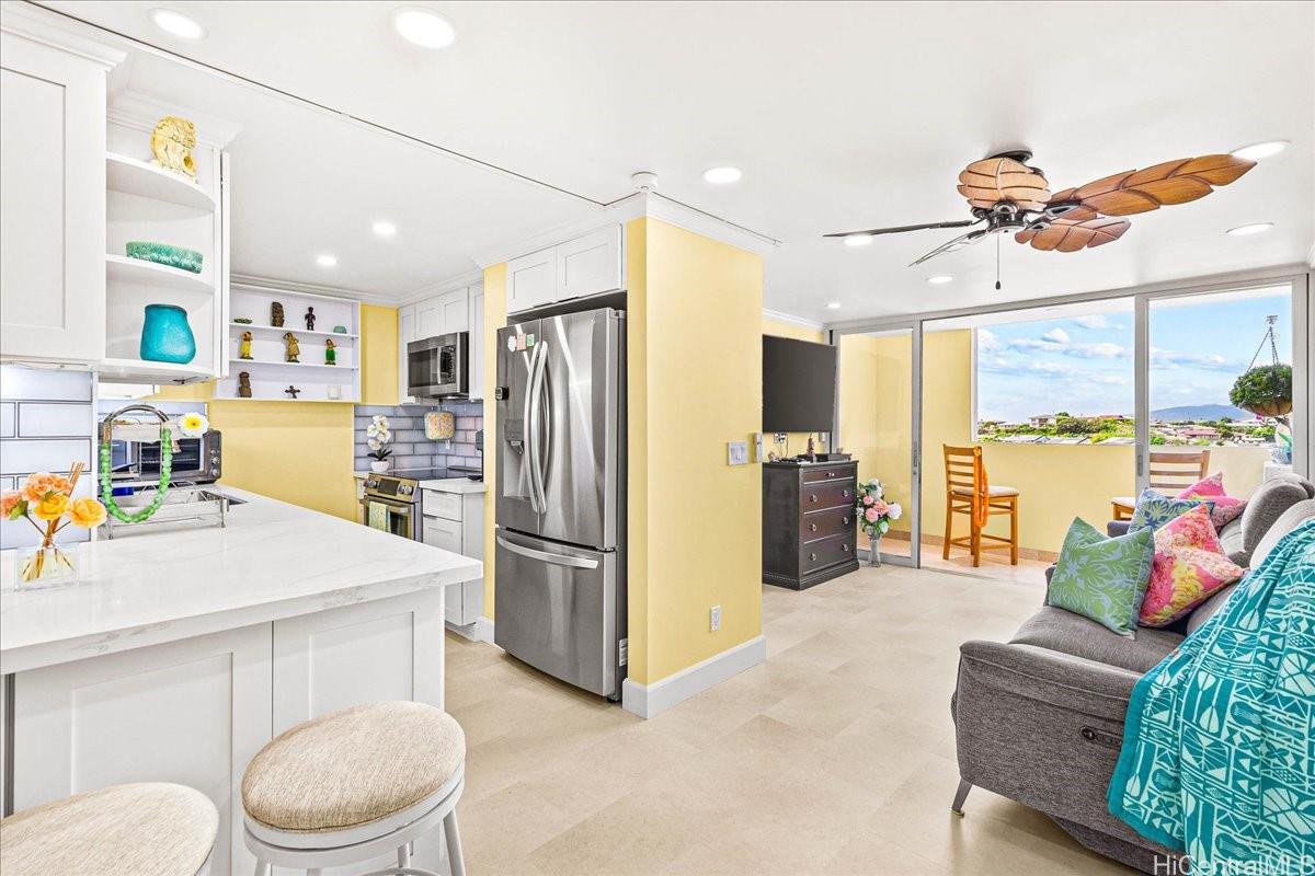 Sunset Lakeview condo # A/PH2, Honolulu, Hawaii - photo 2 of 23