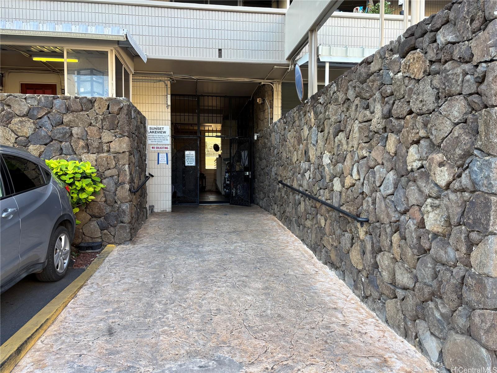 Sunset Lakeview condo # B404, Honolulu, Hawaii - photo 11 of 11