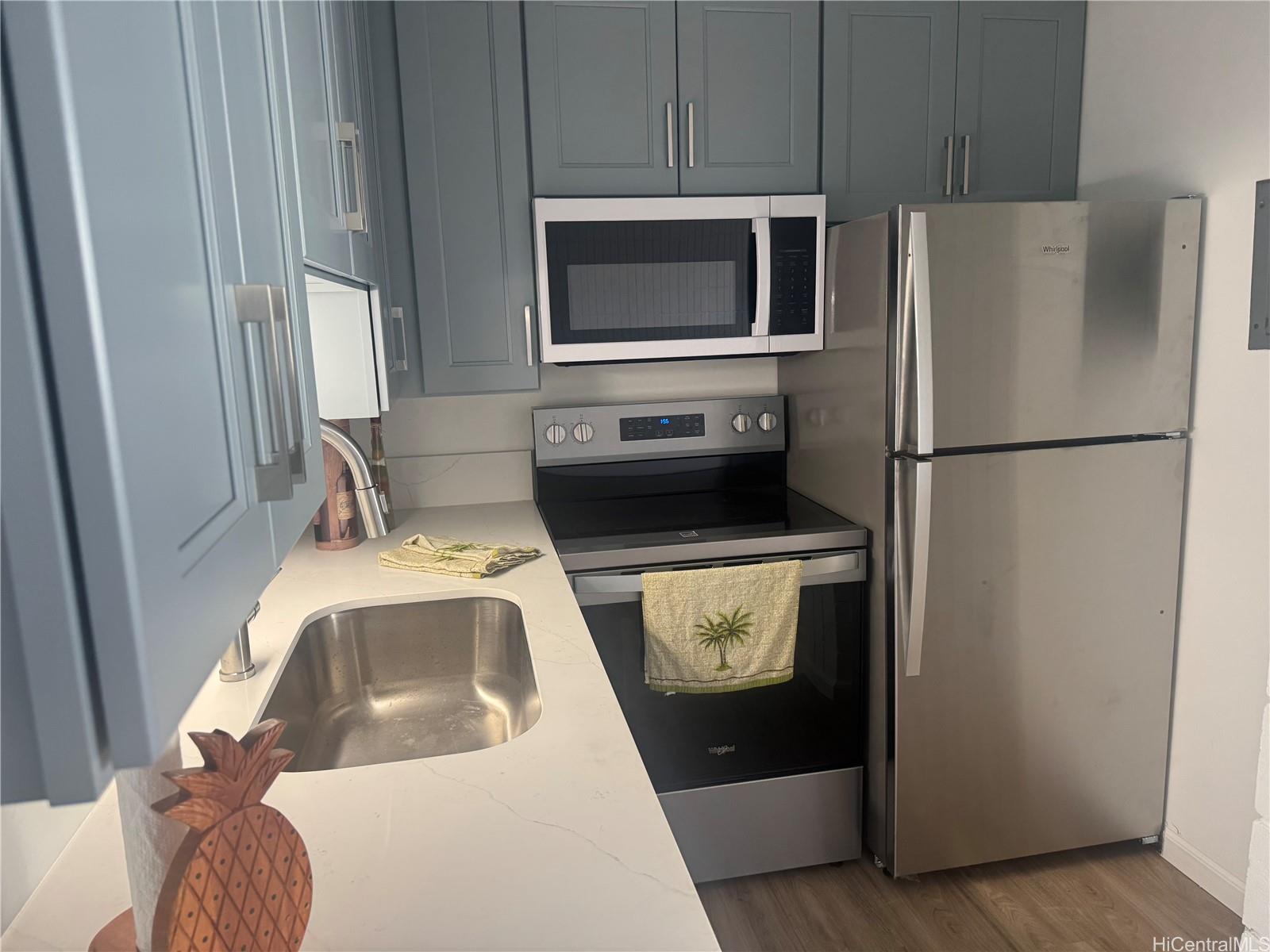 Sunset Lakeview condo # B909, Honolulu, Hawaii - photo 3 of 23