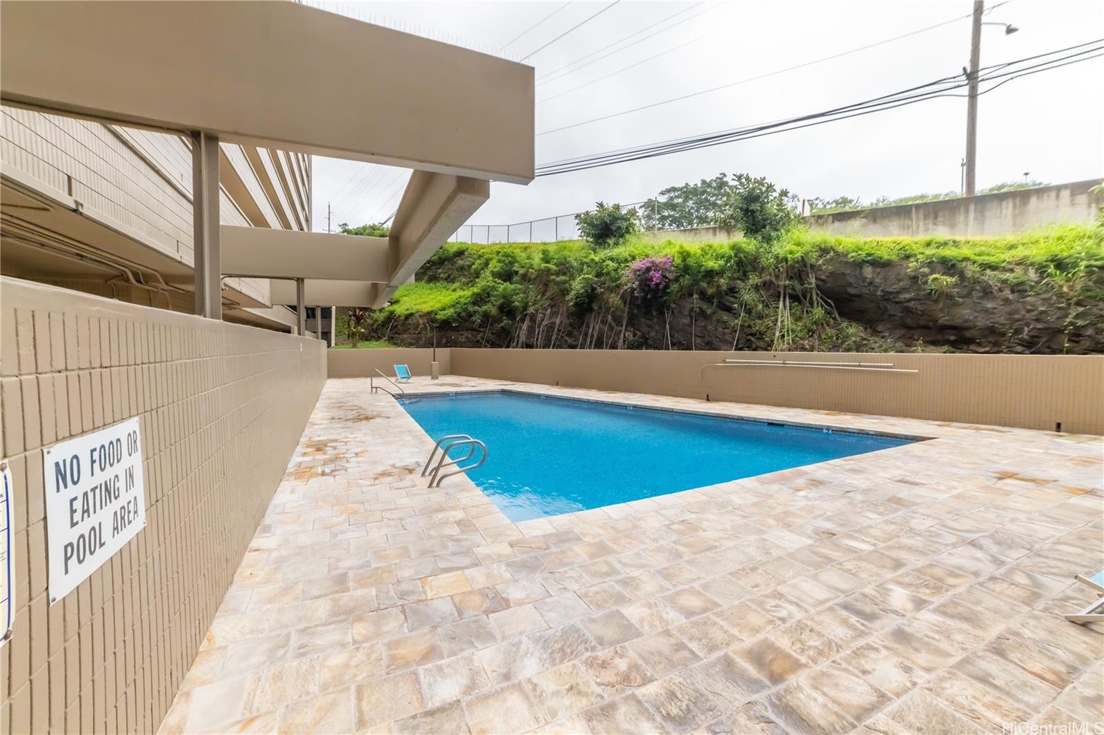 Sunset Lakeview condo # B909, Honolulu, Hawaii - photo 18 of 21