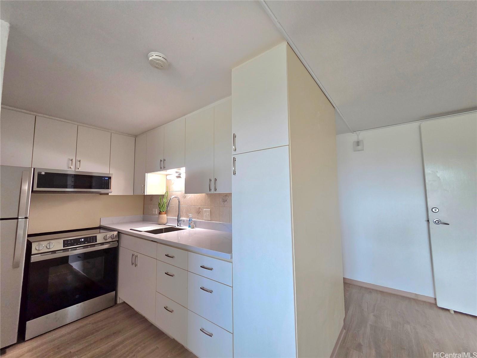 Sunset Lakeview condo # B PH12, Honolulu, Hawaii - photo 3 of 16