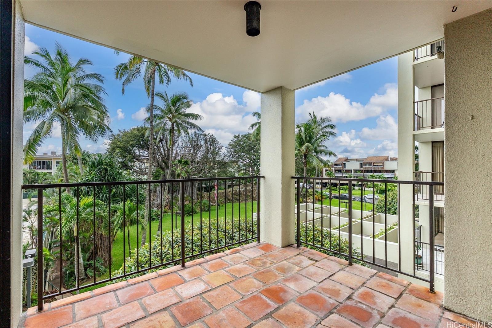 Windward Passage condo # 309, Kailua, Hawaii - photo 5 of 25