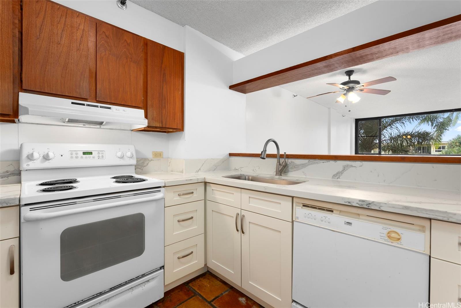 Windward Passage condo # 309, Kailua, Hawaii - photo 7 of 25