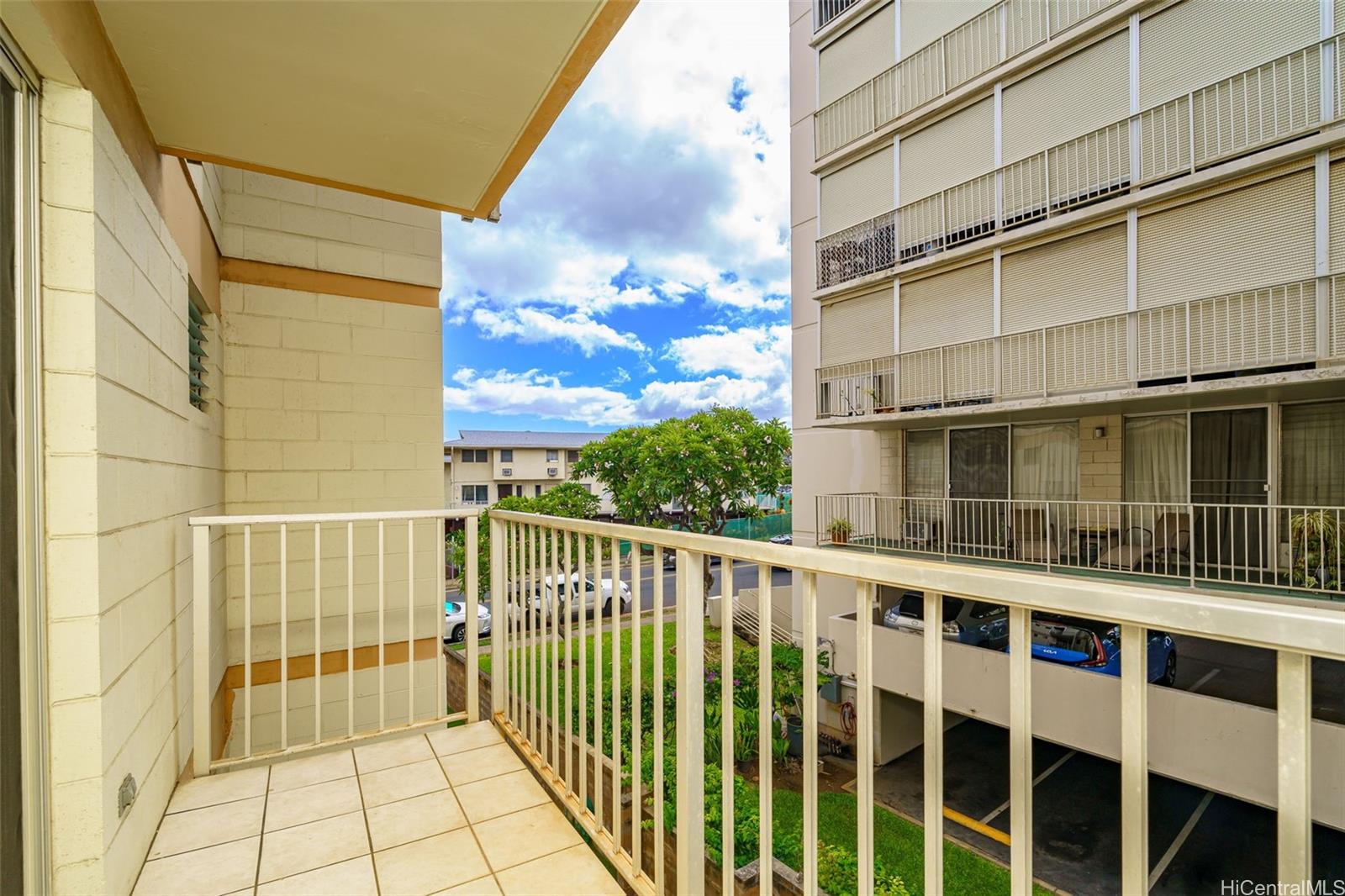 Lakeside Coronet condo # 303, Honolulu, Hawaii - photo 17 of 25