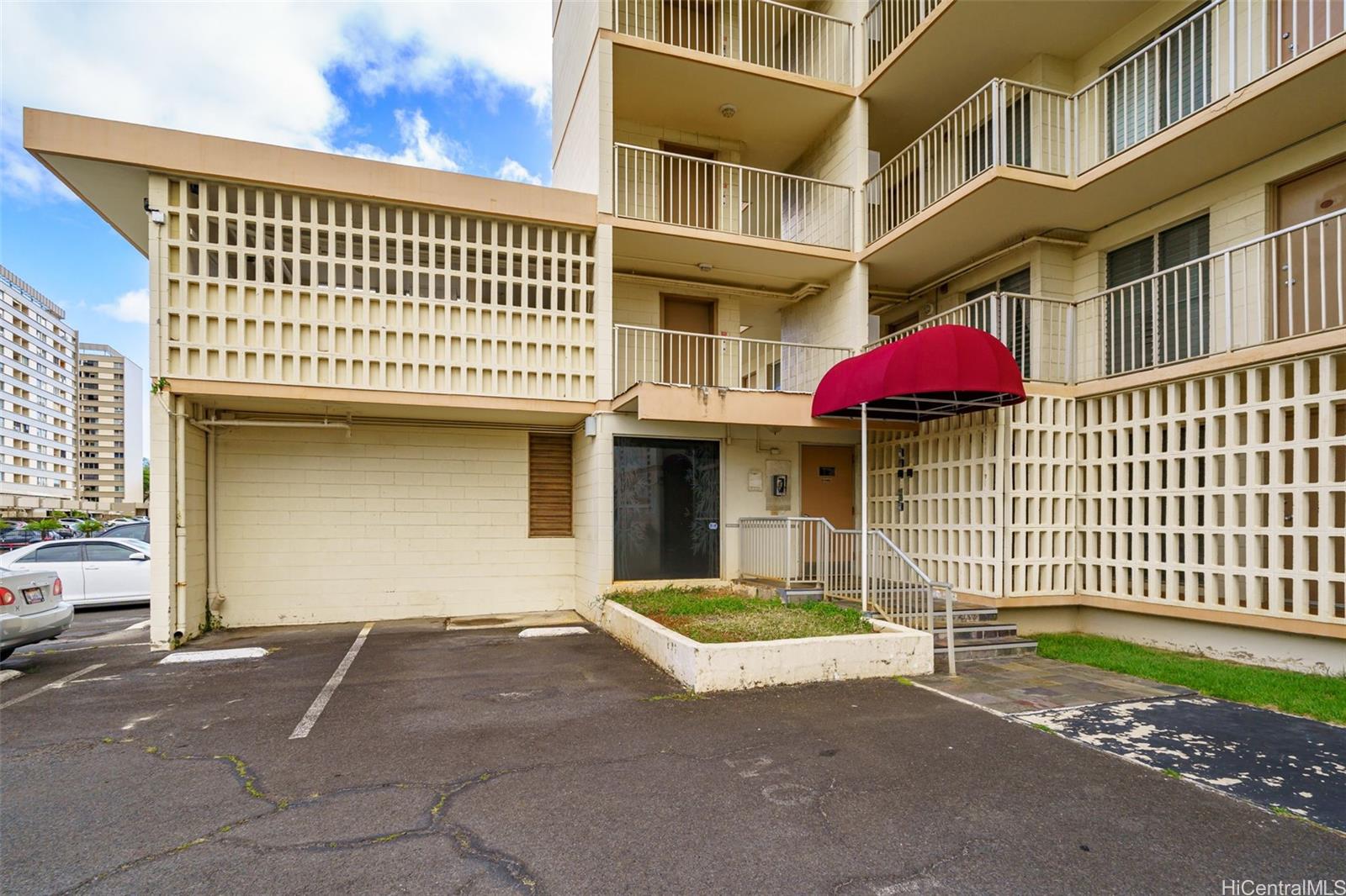 Lakeside Coronet condo # 303, Honolulu, Hawaii - photo 19 of 25