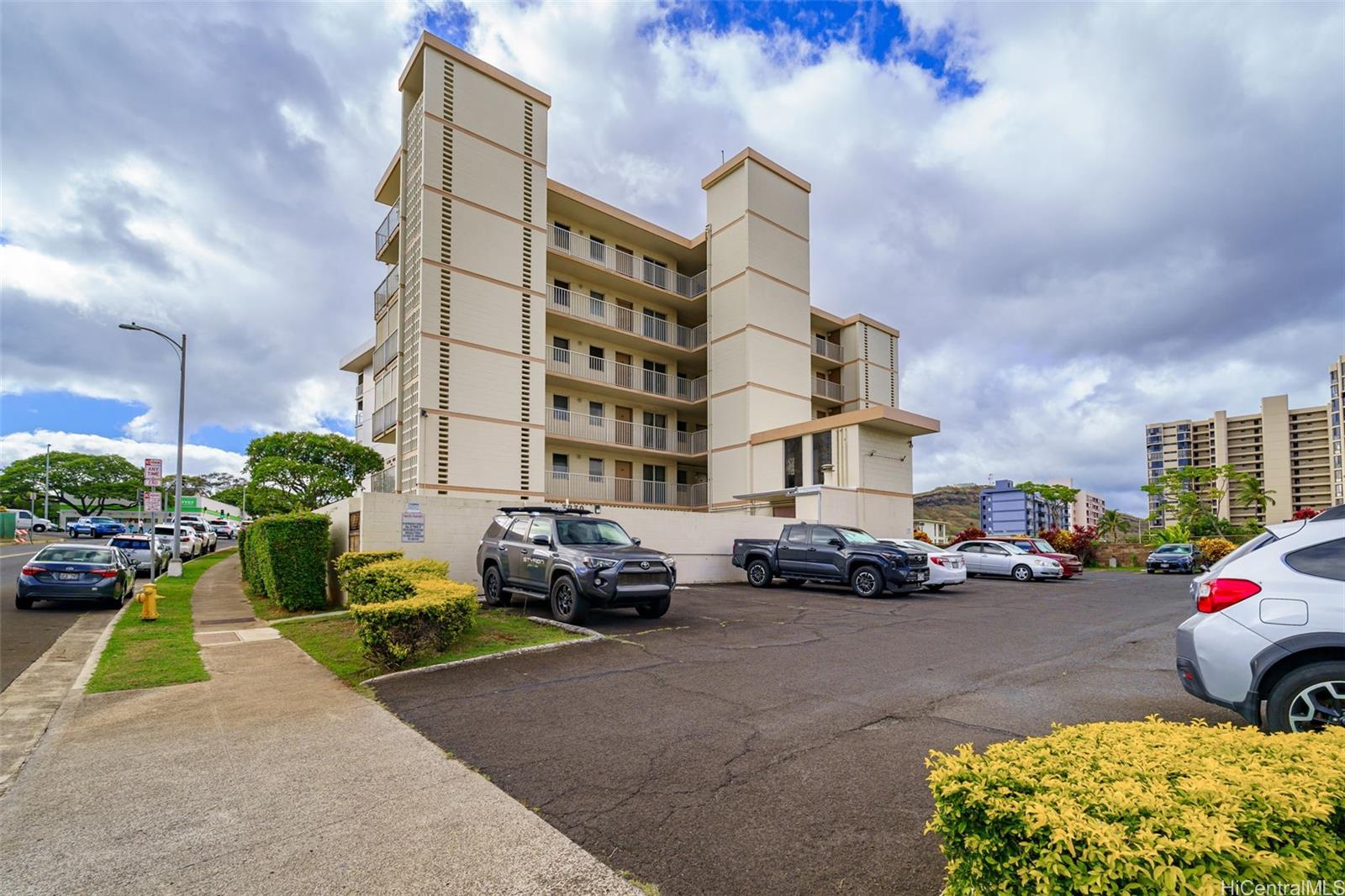 Lakeside Coronet condo # 303, Honolulu, Hawaii - photo 22 of 25