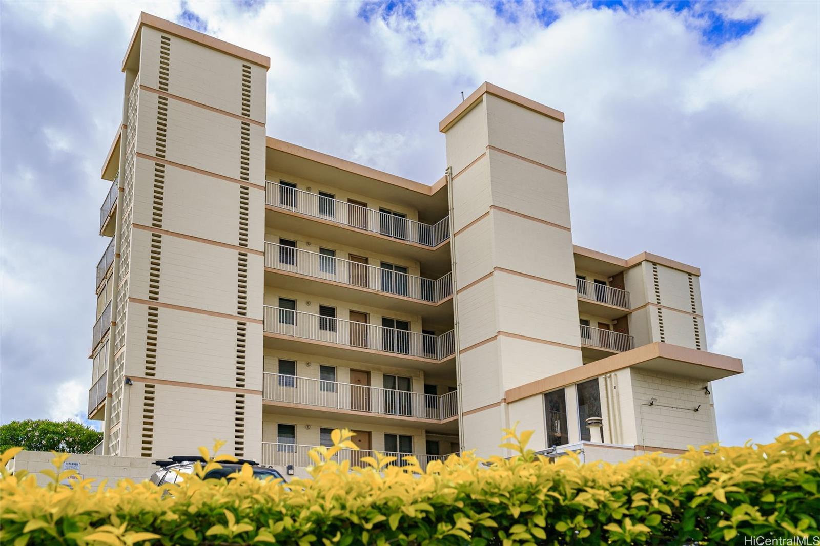 Lakeside Coronet condo # 303, Honolulu, Hawaii - photo 23 of 25