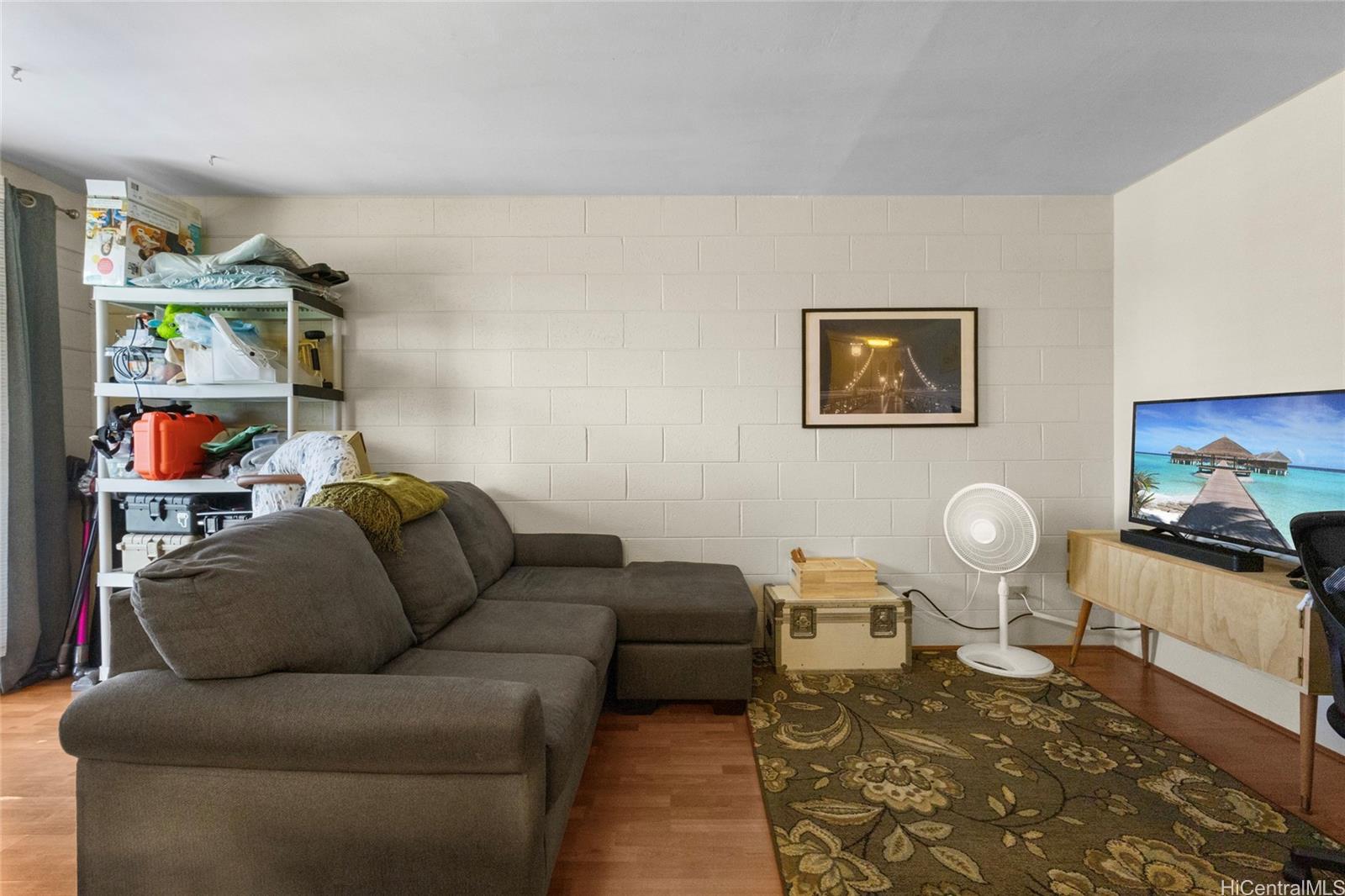 Lakeside Coronet condo # 402, Honolulu, Hawaii - photo 3 of 16