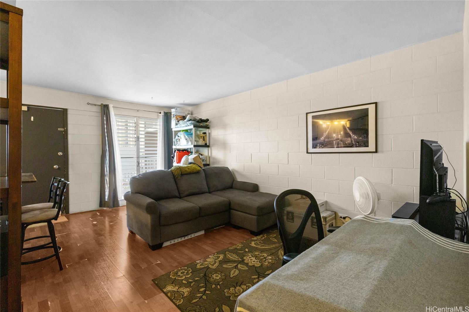 Lakeside Coronet condo # 402, Honolulu, Hawaii - photo 4 of 16