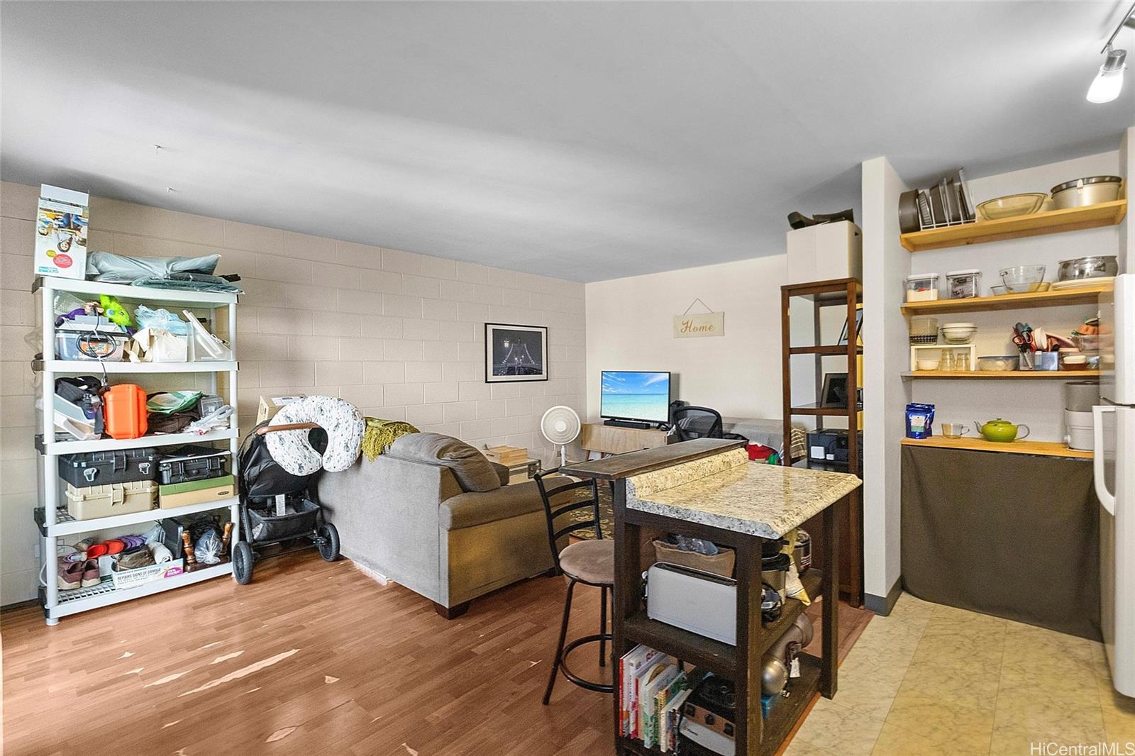 Lakeside Coronet condo # 402, Honolulu, Hawaii - photo 5 of 22