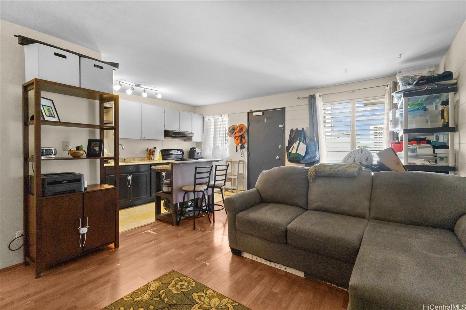 Lakeside Coronet condo # 402, Honolulu, Hawaii - photo 9 of 22