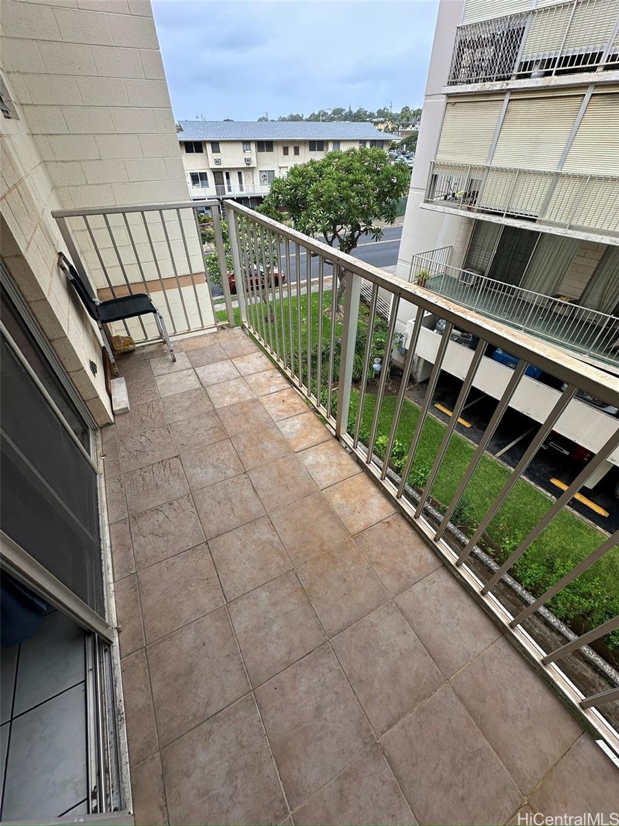 Lakeside Coronet condo # 403, Honolulu, Hawaii - photo 3 of 11