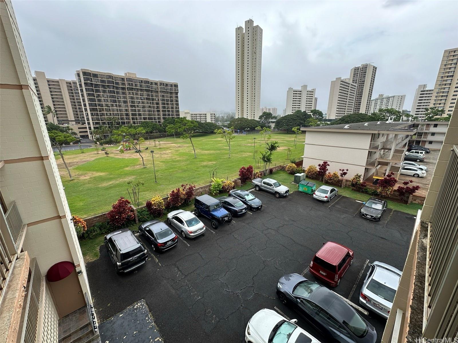 Lakeside Coronet condo # 403, Honolulu, Hawaii - photo 4 of 11