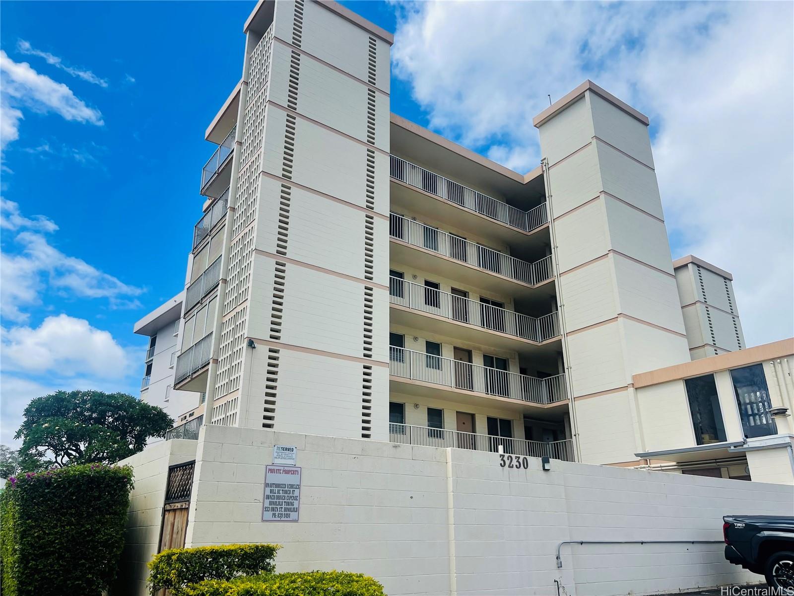 Lakeside Coronet condo # 601, Honolulu, Hawaii - photo 3 of 18