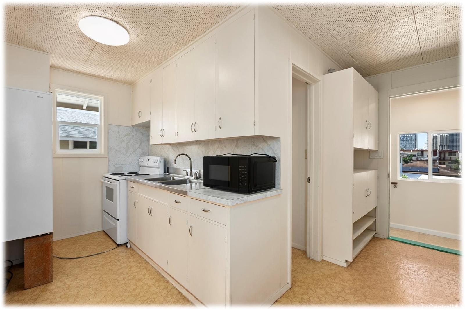 3232  Castle St Kapahulu, Diamond Head home - photo 19 of 25