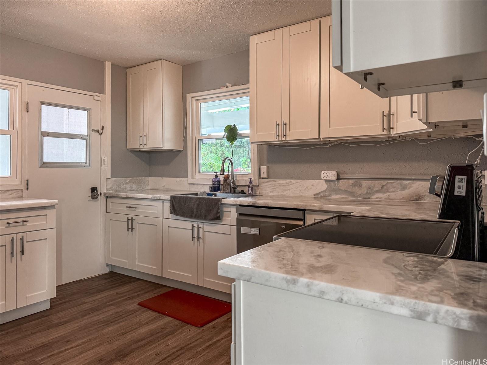 3238 Alani Dr Honolulu - Rental - photo 4 of 23