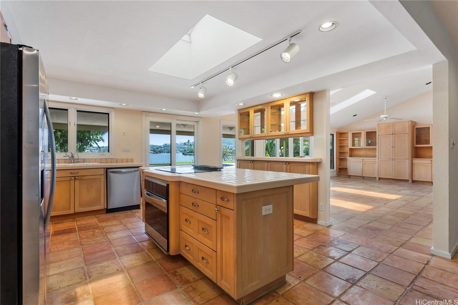 325  Hamakua Dr Enchanted Lake, Kailua home - photo 4 of 15