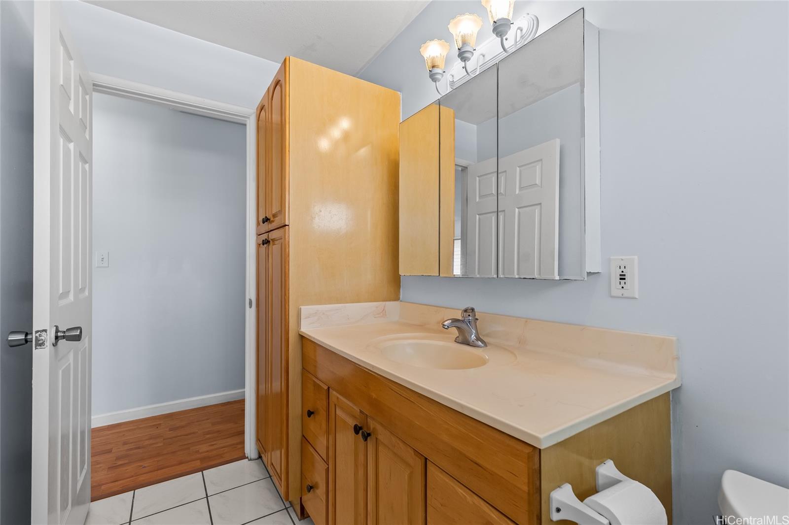 3261  Paliuli Street Kapahulu, Diamond Head home - photo 11 of 25